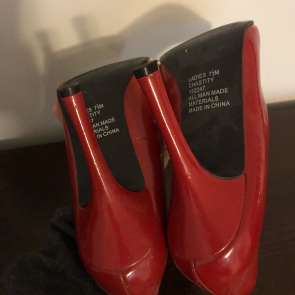 Red Heels - Picture 3 of 5